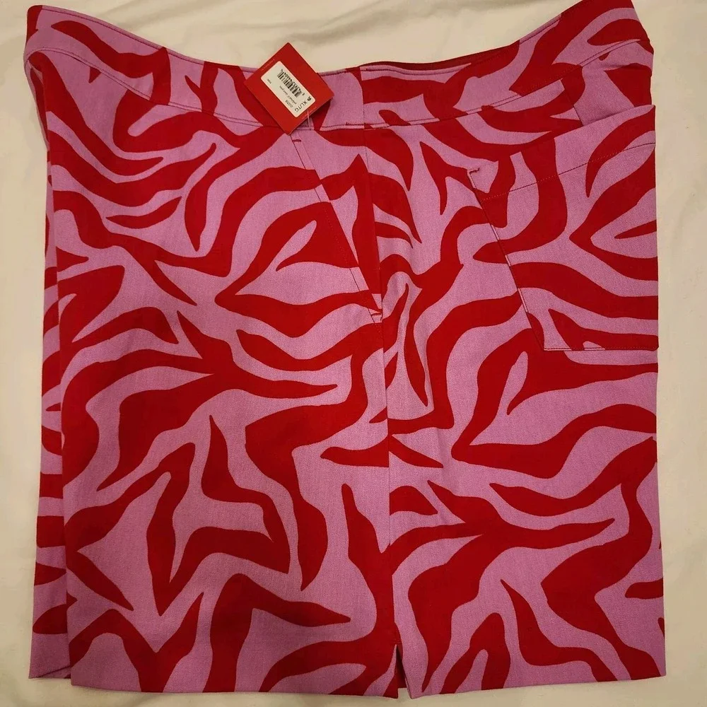 Spanx Pull On Stretch‎ Shorts XL Pink Red Leopard Vaca Beach Party Color Pop NWT